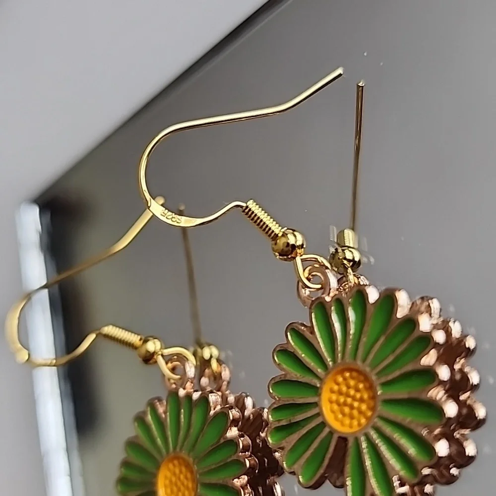 🌺FUN Gold Green Hippie Daisy earrings  925S With Quality Tibeten - Picture 3 of 6